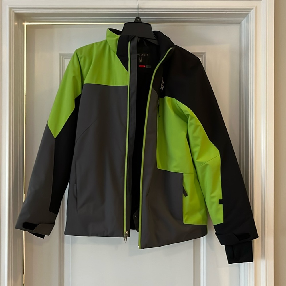 Boys Spyder ski jacket - perfect for any outdoor enthusiast.